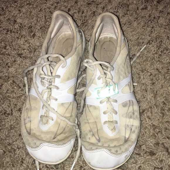 Shoes - Infinity vengeance sneaker